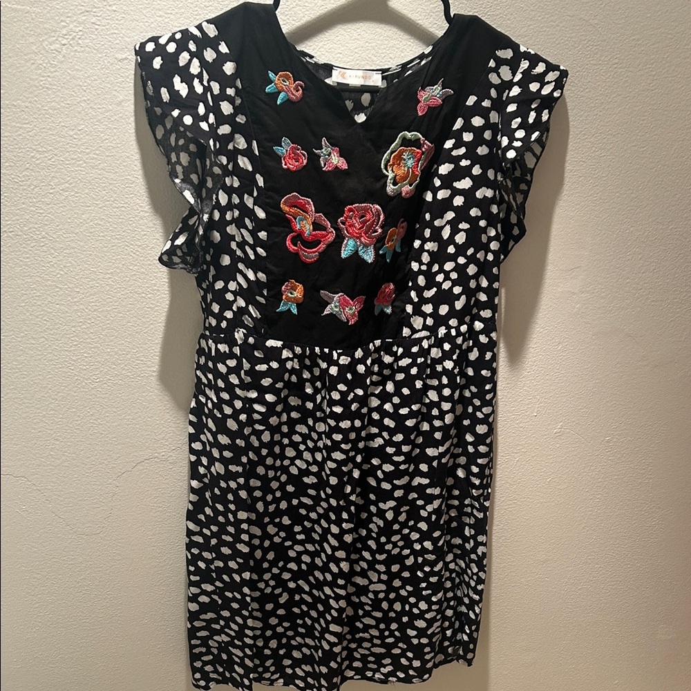 🖤 Kirundo 🖤 Floral Embroidered Black and White Dress